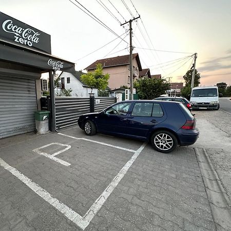 Lovely Apartments Free Street Parking Novi Sad Esterno foto