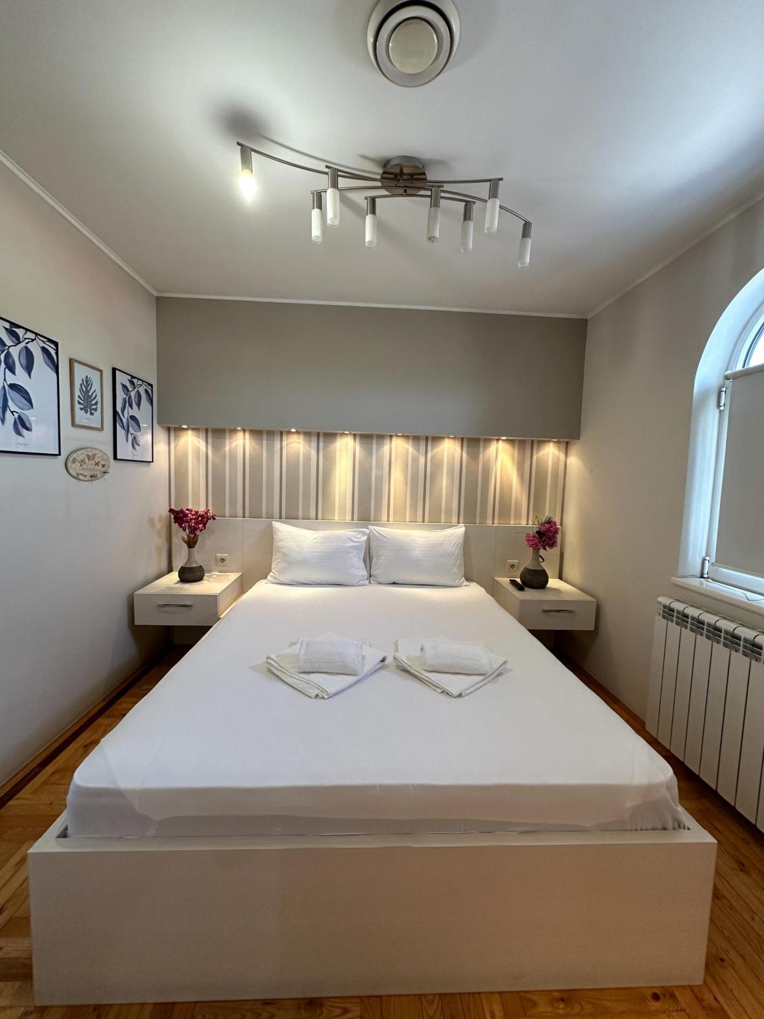 Lovely Apartments Free Street Parking Novi Sad Esterno foto