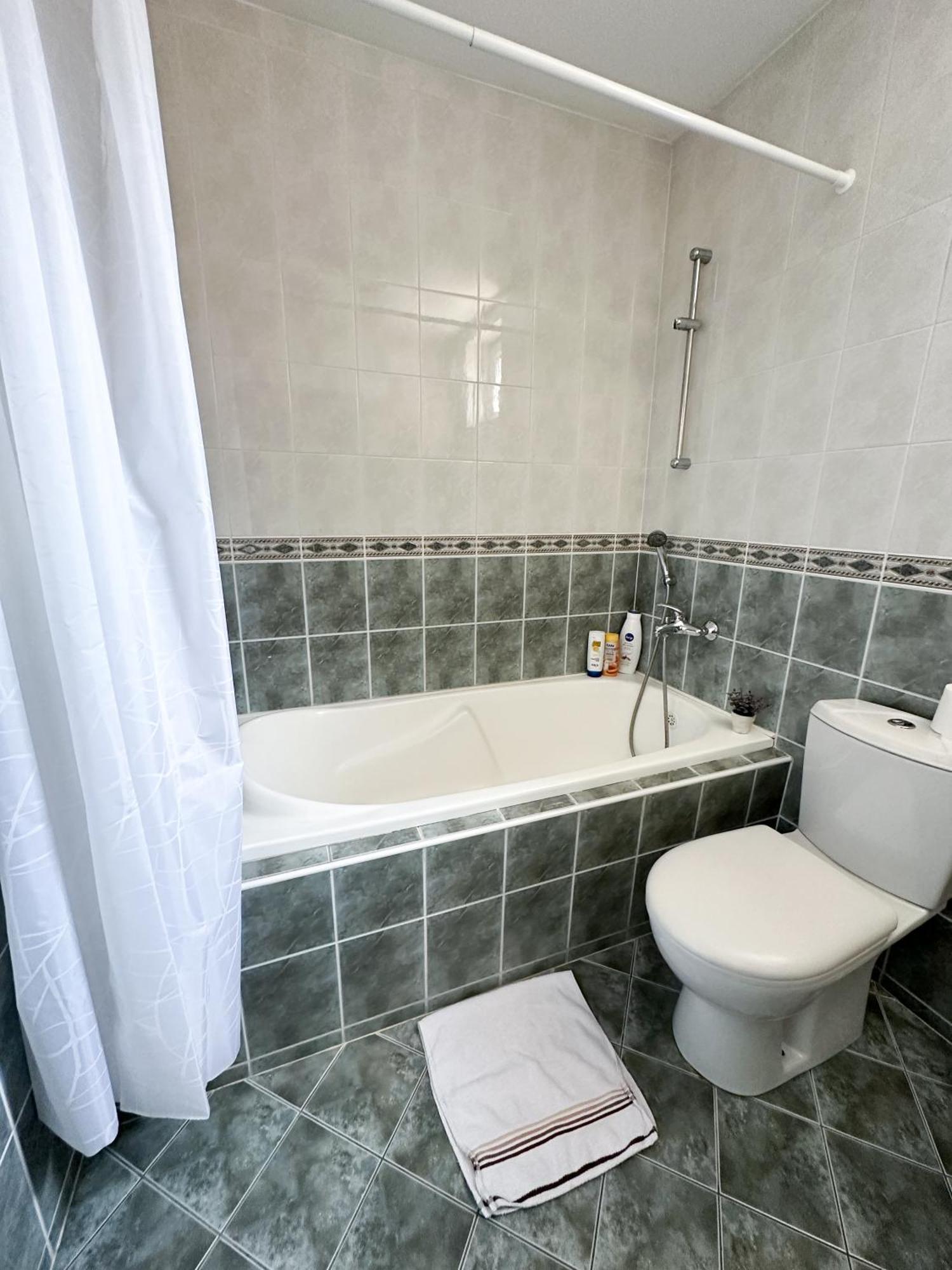 Lovely Apartments Free Street Parking Novi Sad Esterno foto