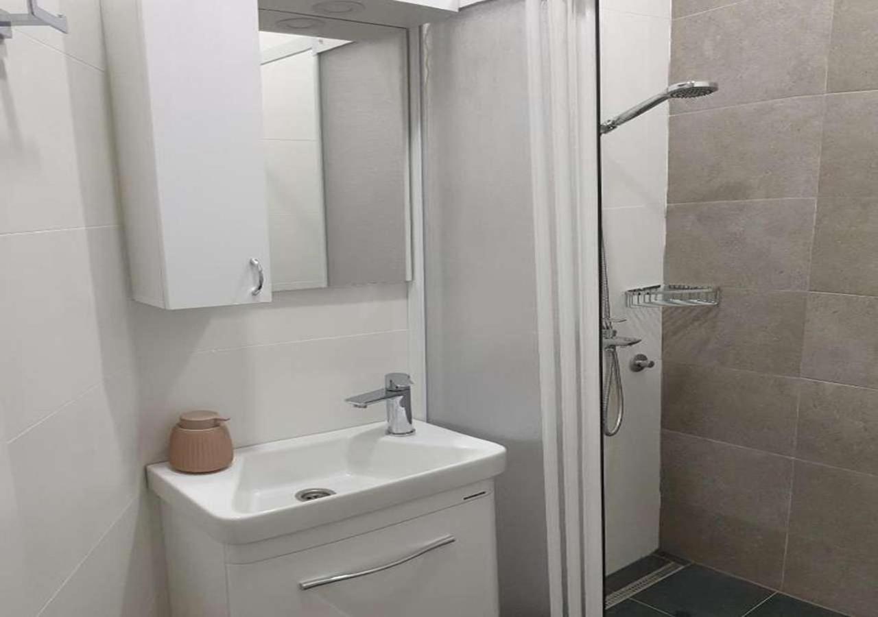 Lovely Apartments Free Street Parking Novi Sad Esterno foto