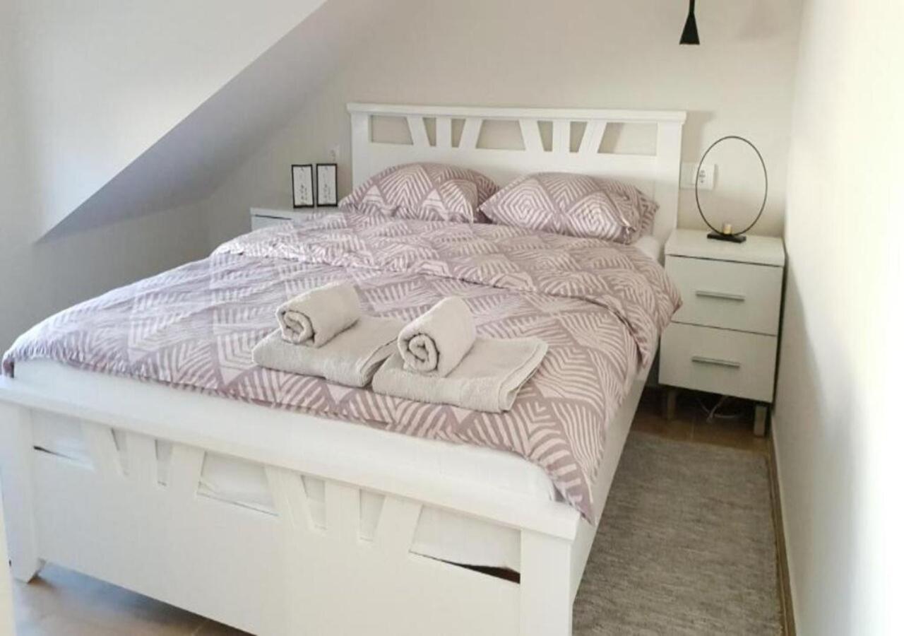 Lovely Apartments Free Street Parking Novi Sad Esterno foto